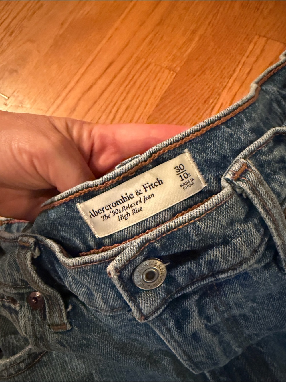 Abercrombie & Fitch Light Blue High-Rise Relaxed Jeans - Picture 2 of 5